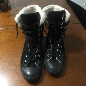 Women’s black night top converses